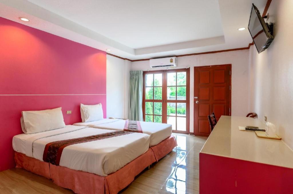 Beverly Hill Park Hotel Nakhon Sawan Exterior foto