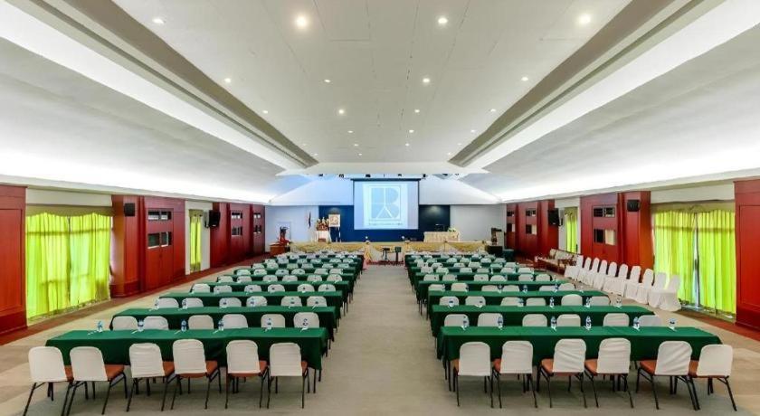 Beverly Hill Park Hotel Nakhon Sawan Exterior foto