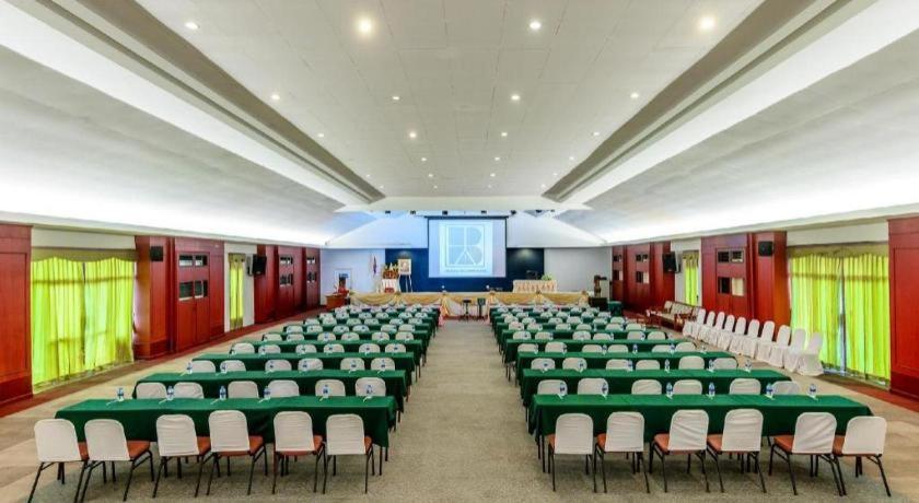 Beverly Hill Park Hotel Nakhon Sawan Exterior foto