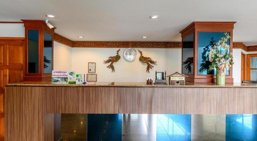 Beverly Hill Park Hotel Nakhon Sawan Exterior foto