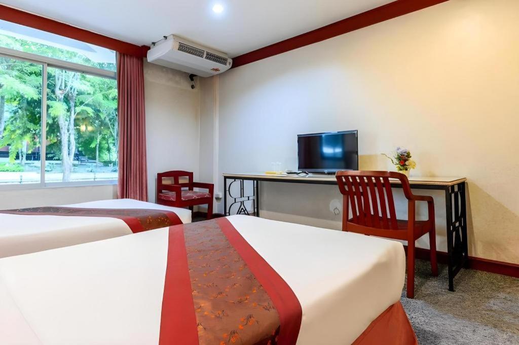 Beverly Hill Park Hotel Nakhon Sawan Exterior foto