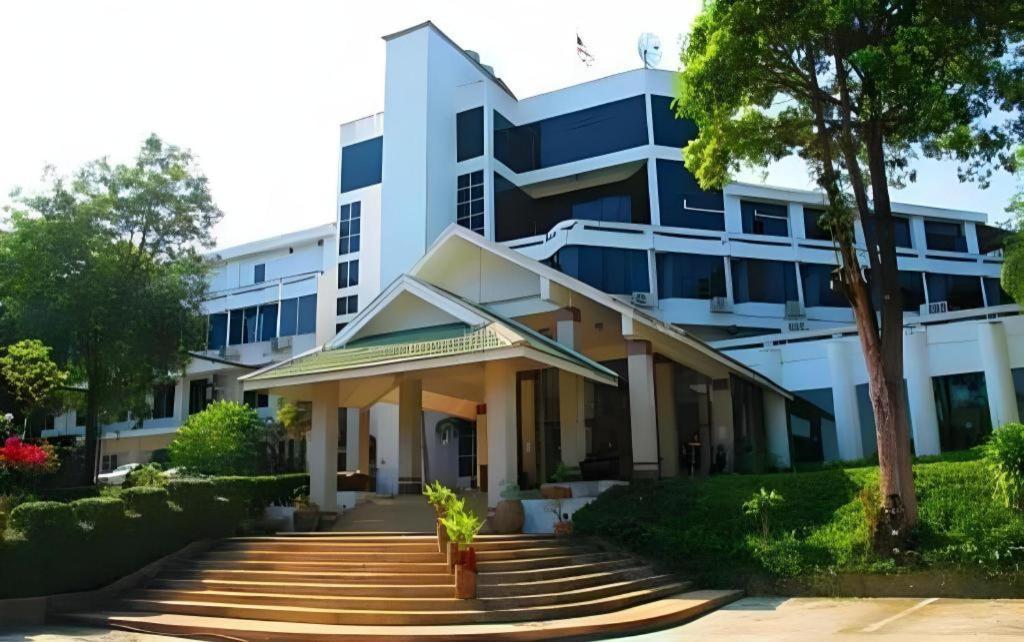 Beverly Hill Park Hotel Nakhon Sawan Exterior foto