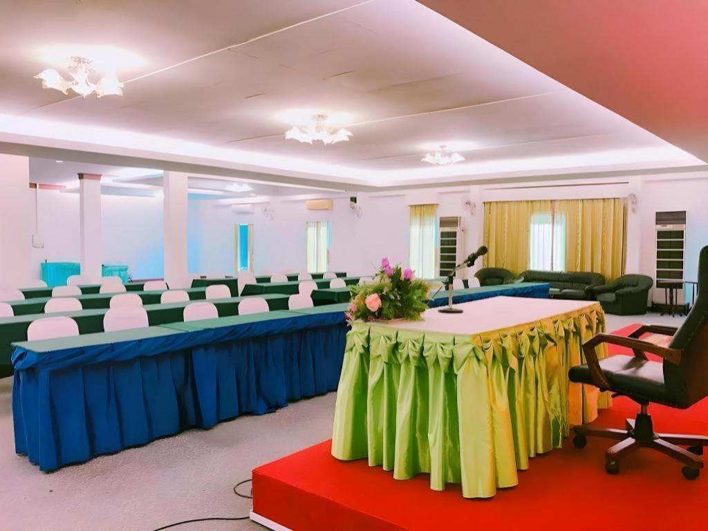 Beverly Hill Park Hotel Nakhon Sawan Exterior foto